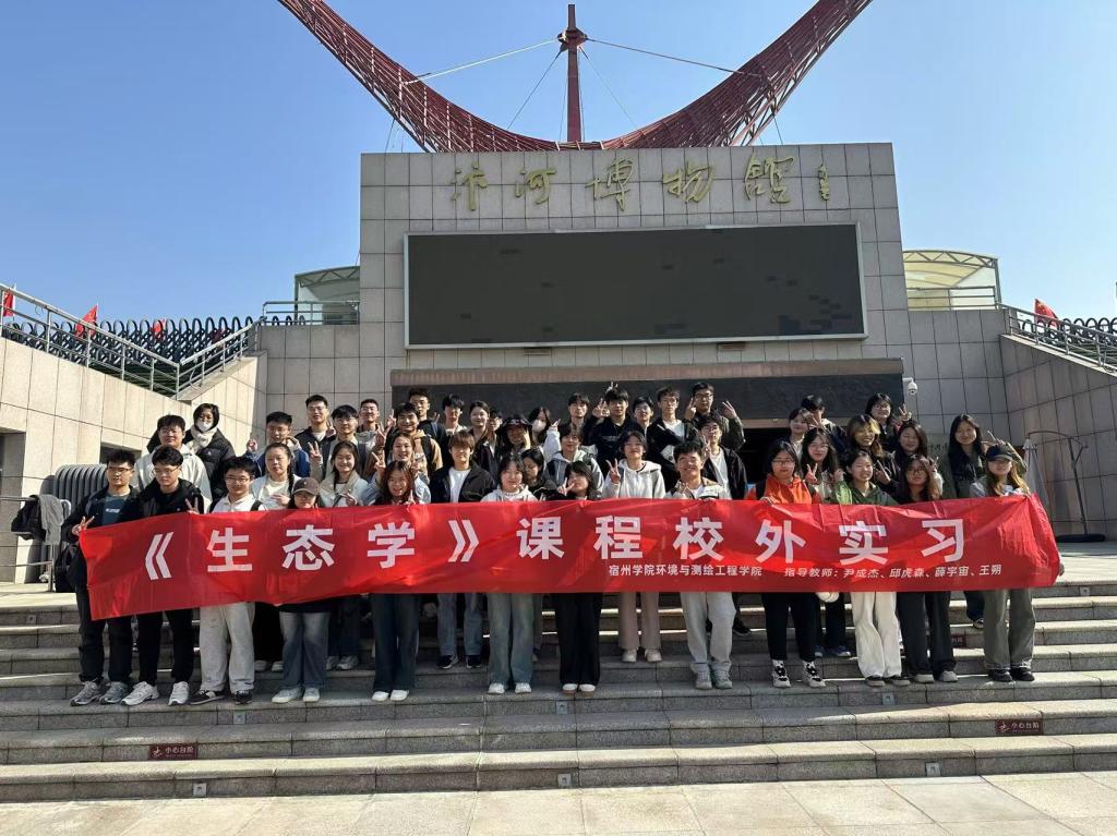 参观汴河博物馆合影 参观汴河博物馆合影